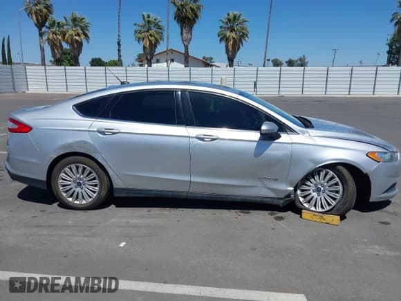 ✅ 2016 Ford Fusion S Hybrid • VIN: 3FA6P0UU5GR342983 • Лот: 42302440. Опубликован ранее на IAAI с пробегом 141 830 миль. Бесплатный доступ к архиву аукционных продаж из США и подробный отчёт об истории автомобиля на DreamBid. Изображение 13.