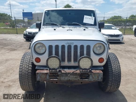 ✅ 2009 Jeep Wrangler X • VIN: 1J4FA24189L755392 • Lot: 42811063. Wystawiony na IAAI z przebiegiem 97 644 mil. Bezpłatny archiwum sprzedaży aukcyjnych z USA i szczegółowy raport historii pojazdu na DreamBid. Zdjęcie 6.