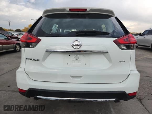 ✅ 2017 Nissan Rogue SV • VIN: KNMAT2MV5HP557132 • Lot: 89899445. Wystawiony na Copart z przebiegiem 101 307 mil. Bezpłatny archiwum sprzedaży aukcyjnych z USA i szczegółowy raport historii pojazdu na DreamBid. Zdjęcie 6.