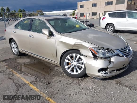 ✅ 2012 Lexus ES 330 • VIN: JTHBK1EG8C2511512 • Lot: 43442889. Wystawiony na IAAI z przebiegiem 92 786 mil. Bezpłatny archiwum sprzedaży aukcyjnych z USA i szczegółowy raport historii pojazdu na DreamBid. Zdjęcie 1.