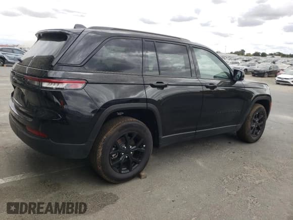 ✅ 2025 Jeep Grand Cherokee Altitude • VIN: 1C4RJHAG0S8657271 • Lot: 72078345. Listed on Copart with 12,376 mi. Free auction sales archive from the USA and detailed vehicle history report at DreamBid. Image 3.