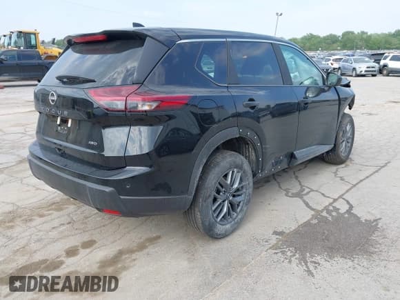 ✅ 2025 Nissan Rogue S • VIN: 5N1BT3AB2SC833281 • Lot: 42410948. Listed on IAAI with 1,389 mi. Free auction sales archive from the USA and detailed vehicle history report at DreamBid. Image 4.