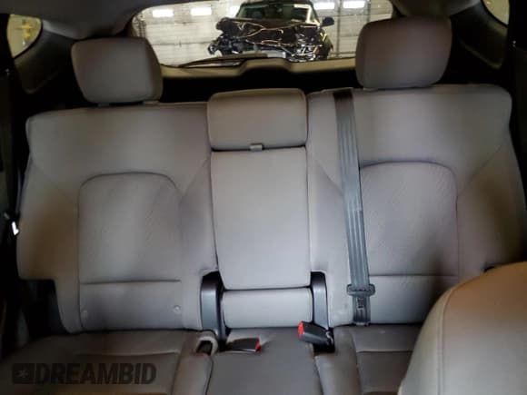 ✅ 2018 Hyundai Santa Fe 2.4L • VIN: 5NMZUDLB5JH069977 • Лот: 38550574. Опубликован ранее на Copart с пробегом 64 463 миль. Бесплатный доступ к архиву аукционных продаж из США и подробный отчёт об истории автомобиля на DreamBid. Изображение 10.