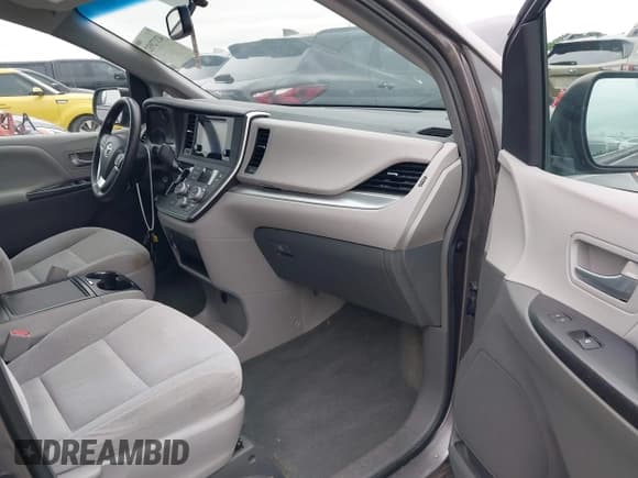 ✅ 2015 Toyota Sienna LE AAS • VIN: 5TDKK3DCXFS612396 • Lot: 42172932. Listed on IAAI with 90,440 mi. Free auction sales archive from the USA and detailed vehicle history report at DreamBid. Image 5.