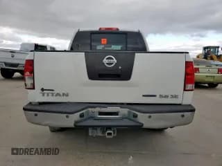 ✅ 2010 Nissan Titan LE • VIN: 1N6BA0ED4AN322935 • Lot: 89920375. Wystawiony na Copart z przebiegiem 131 793 mil. Bezpłatny archiwum sprzedaży aukcyjnych z USA i szczegółowy raport historii pojazdu na DreamBid. Zdjęcie 6.