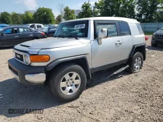 ✅ 2007 Toyota FJ Cruiser • VIN: JTEBU11F670075734 • Lot: 69674804. Listed on Copart with 71,313 mi. Free auction sales archive from the USA and detailed vehicle history report at DreamBid. Image 1.