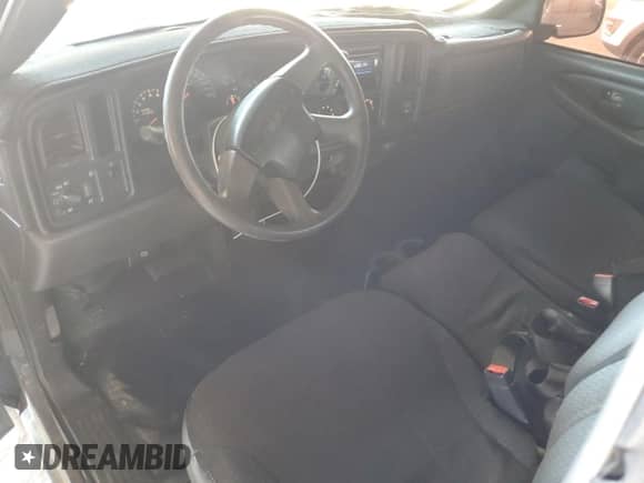 2004 Chevrolet Silverado 1500 LS z VIN 1GCEC14T94E230930, wystawiony jako Copart lot #52877205 z przebiegiem Nie podano mil oraz Czysty tytuł • Clean title. Historia ofert i sprzedaży dostępna na DreamBid. Obrazek 8.