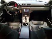 ✅ 2008 Volkswagen Passat Komfort • VIN: WVWXK73C88E233260 • Lot: 59371285. Wystawiony na Copart z przebiegiem 163 732 mil. Bezpłatny archiwum sprzedaży aukcyjnych z USA i szczegółowy raport historii pojazdu na DreamBid. Zdjęcie 8.