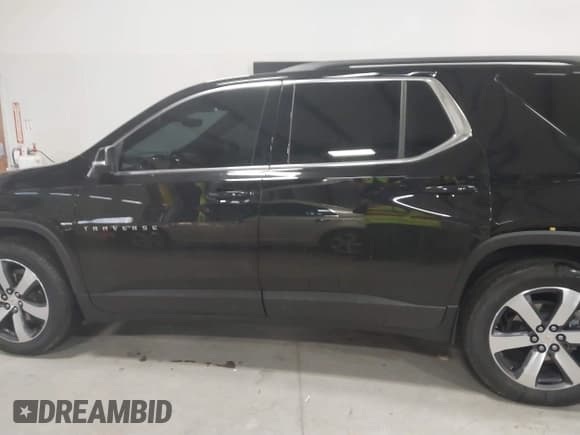 ✅ 2022 Chevrolet Traverse LT • VIN: 1GNEVHKW3NJ124361 • Lot: 41033053. Wystawiony na IAAI z przebiegiem 27 869 mil. Bezpłatny archiwum sprzedaży aukcyjnych z USA i szczegółowy raport historii pojazdu na DreamBid. Zdjęcie 14.