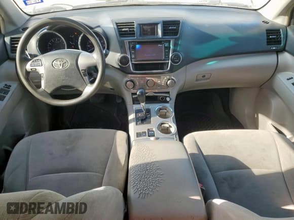 ✅ 2013 Toyota Highlander SE • VIN: 5TDZK3EH5DS135351 • Лот: 82290965. Опубликован ранее на Copart с пробегом 310 206 миль. Бесплатный доступ к архиву аукционных продаж из США и подробный отчёт об истории автомобиля на DreamBid. Изображение 8.