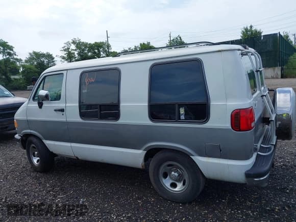 ✅ 1996 Dodge Cargo • VIN: 2B6HB21X1TK146936 • Lot: 42637274. Listed on IAAI with 208,516 mi. Free auction sales archive from the USA and detailed vehicle history report at DreamBid. Image 13.