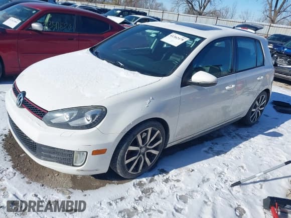 ✅ 2012 Volkswagen Golf GTI w/Conv & Sunroof PZEV • VIN: WVWGD7AJ2CW236752 • Лот: 41362478. Опубликован ранее на IAAI с пробегом 128 981 миль. Бесплатный доступ к архиву аукционных продаж из США и подробный отчёт об истории автомобиля на DreamBid. Изображение 2.