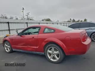 ✅ 2008 Ford Mustang Deluxe • VIN: 1ZVHT80N085130957 • Lot: 94961935. Wystawiony na Copart z przebiegiem 70 430 mil. Bezpłatny archiwum sprzedaży aukcyjnych z USA i szczegółowy raport historii pojazdu na DreamBid. Zdjęcie 2.