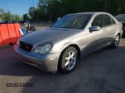 ✅ 2003 Mercedes-Benz C 240 • VIN: WDBRF81J23F399151 • Lot: 42148929. Wystawiony na IAAI z przebiegiem Nie podano. Bezpłatny archiwum sprzedaży aukcyjnych z USA i szczegółowy raport historii pojazdu na DreamBid. Zdjęcie 2.