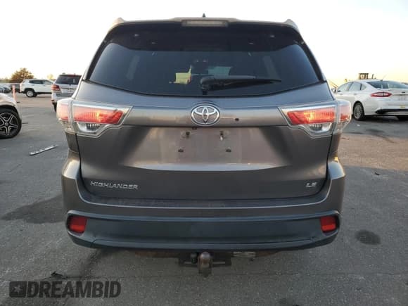 ✅ 2015 Toyota Highlander LE Plus • VIN: 5TDZKRFH9FS041607 • Лот: 92301905. Опубликован ранее на Copart с пробегом 238 832 миль. Бесплатный доступ к архиву аукционных продаж из США и подробный отчёт об истории автомобиля на DreamBid. Изображение 6.