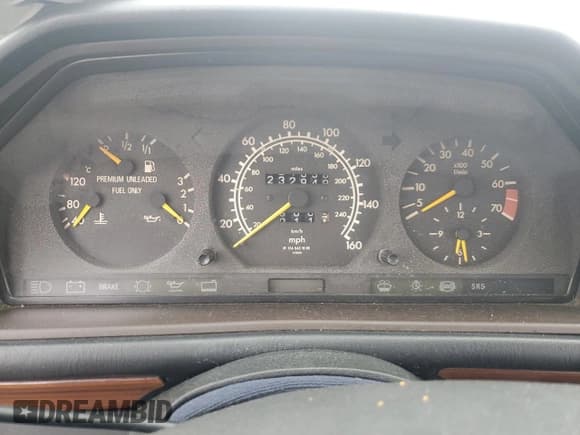 ✅ 1992 Mercedes-Benz 300 E • VIN: WDBEA30DXNB758302 • Лот: 44112995. Опубликован ранее на Copart с пробегом 232 948 миль. Бесплатный доступ к архиву аукционных продаж из США и подробный отчёт об истории автомобиля на DreamBid. Изображение 9.