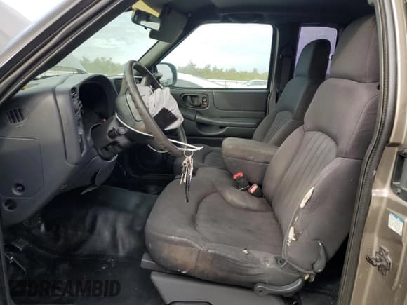 ✅ 2003 Chevrolet S-10 • VIN: 1GCCS19H538214087 • Lot: 78851924. Wystawiony na Copart z przebiegiem Nie podano. Bezpłatny archiwum sprzedaży aukcyjnych z USA i szczegółowy raport historii pojazdu na DreamBid. Zdjęcie 7.