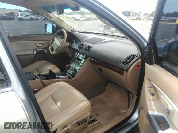 ✅ 2011 Volvo XC90 • VIN: YV4852CT6B1583531 • Lot: 35622154. Listed on IAAI with 171,204 mi. Free auction sales archive from the USA and detailed vehicle history report at DreamBid. Image 5.