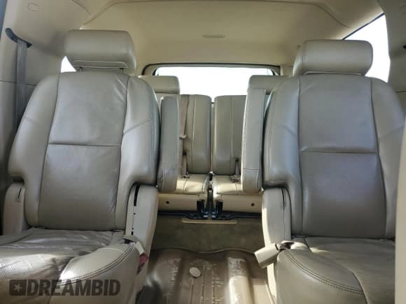 ✅ 2010 Chevrolet Suburban LTZ • VIN: 1GNUCKE03AR145230 • Lot: 80114884. Wystawiony na Copart z przebiegiem 289 420 mil. Bezpłatny archiwum sprzedaży aukcyjnych z USA i szczegółowy raport historii pojazdu na DreamBid. Zdjęcie 10.