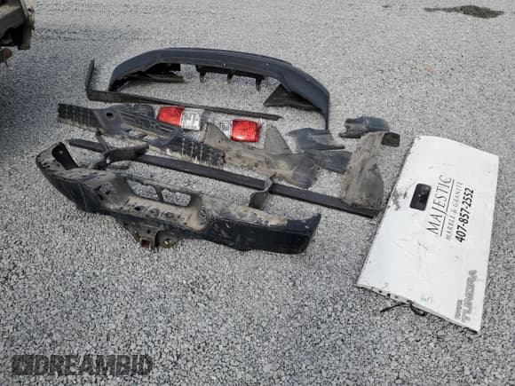 ✅ 2012 Toyota Tundra SR • VIN: 5TFTY5F12CX007451 • Lot: 85723164. Listed on Copart with 236,459 mi. Free auction sales archive from the USA and detailed vehicle history report at DreamBid. Image 12.