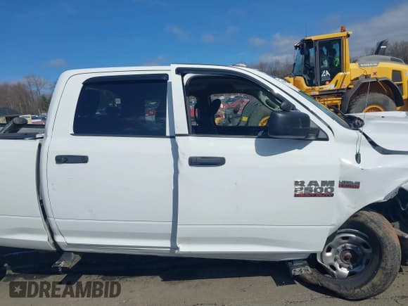 ✅ 2018 Ram 2500 Tradesman • VIN: 3C6UR5CJ2JG379628 • Lot: 41920665. Listed on IAAI with Not provided. Free auction sales archive from the USA and detailed vehicle history report at DreamBid. Image 12.