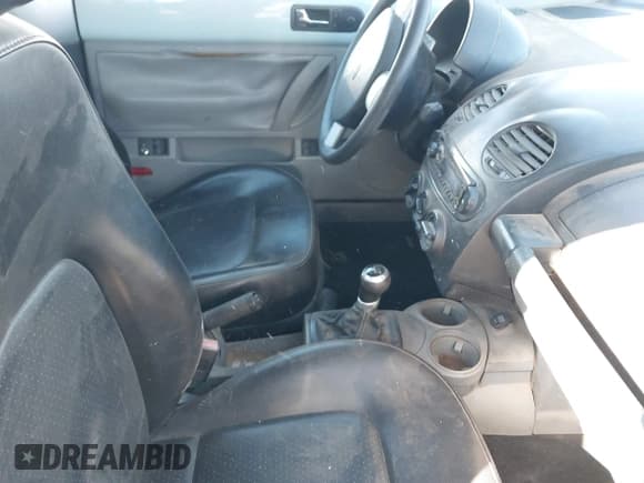 ✅ 2004 Volkswagen Beetle GLS Turbo • VIN: 3VWCD21Y34M300181 • Lot: 41383155. Listed on IAAI with 115,430 mi. Free auction sales archive from the USA and detailed vehicle history report at DreamBid. Image 5.