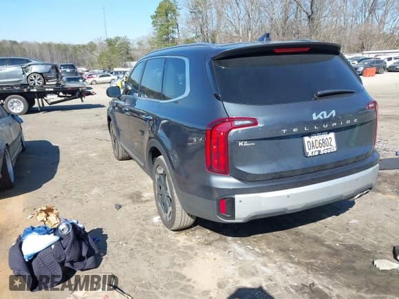 ✅ 2024 Kia Telluride S • VIN: 5XYP64GC0RG527984 • Lot: 41661864. Listed on IAAI with 15,401 mi. Free auction sales archive from the USA and detailed vehicle history report at DreamBid. Image 3.