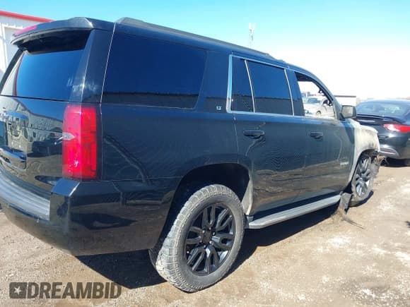 ✅ 2020 Chevrolet Tahoe LT • VIN: 1GNSCBKC4LR172302 • Lot: 41638574. Wystawiony na IAAI z przebiegiem Nie podano. Bezpłatny archiwum sprzedaży aukcyjnych z USA i szczegółowy raport historii pojazdu na DreamBid. Zdjęcie 4.