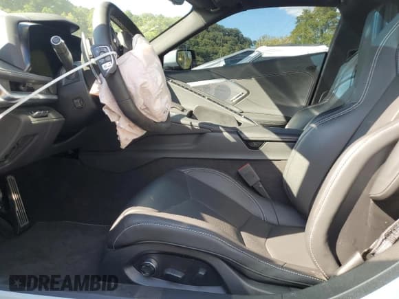 ✅ 2022 Chevrolet Corvette 2LT • VIN: 1G1YB2D46N5123309 • Lot: 91877715. Wystawiony na Copart z przebiegiem 10 132 mil. Bezpłatny archiwum sprzedaży aukcyjnych z USA i szczegółowy raport historii pojazdu na DreamBid. Zdjęcie 7.