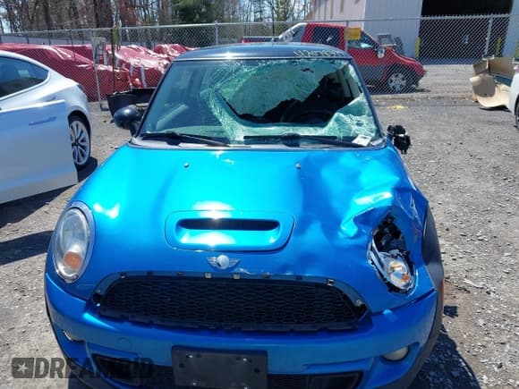 ✅ 2011 MINI Hardtop S • VIN: WMWSV3C57BTY24448 • Lot: 42078399. Listed on IAAI with 166,033 mi. Free auction sales archive from the USA and detailed vehicle history report at DreamBid. Image 11.