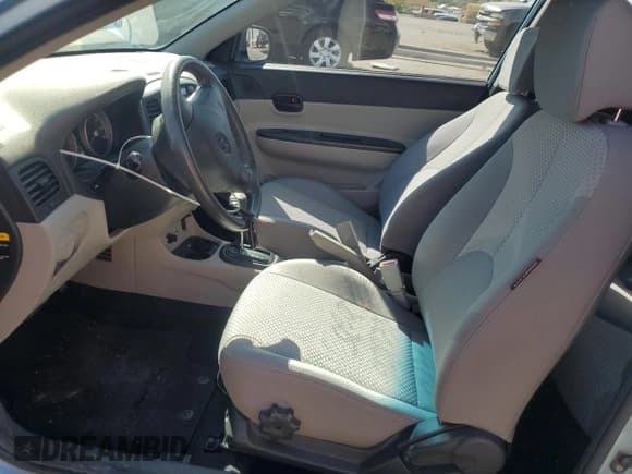 ✅ 2010 Hyundai Accent GS • VIN: KMHCM3AC4AU174333 • Лот: 54440125. Опубликован ранее на Copart с пробегом 63 312 миль. Бесплатный доступ к архиву аукционных продаж из США и подробный отчёт об истории автомобиля на DreamBid. Изображение 7.