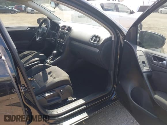 ✅ 2011 Volkswagen Golf TDI • VIN: WVWDM7AJ6BW175097 • Lot: 43005441. Wystawiony na IAAI z przebiegiem Nie podano. Bezpłatny archiwum sprzedaży aukcyjnych z USA i szczegółowy raport historii pojazdu na DreamBid. Zdjęcie 5.