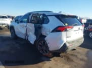 ✅ 2023 Toyota RAV4 Hybrid XLE Premium • VIN: 4T3B6RFV8PU113568 • Lot: 43599321. Wystawiony na IAAI z przebiegiem 41 456 mil. Bezpłatny archiwum sprzedaży aukcyjnych z USA i szczegółowy raport historii pojazdu na DreamBid. Zdjęcie 6.