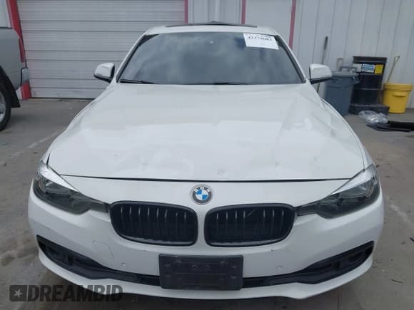 ✅ 2017 BMW 3 Series 320i • VIN: WBA8E1G37HNU16875 • Lot: 42379083. Listed on IAAI with 115,591 mi. Free auction sales archive from the USA and detailed vehicle history report at DreamBid. Image 12.