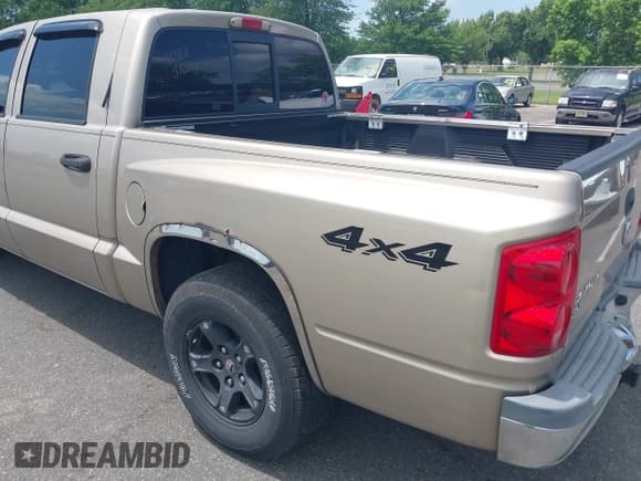 ✅ 2005 Dodge Dakota SLT • VIN: 1D7HW48N95S269592 • Lot: 42675637. Listed on IAAI with 153,456 mi. Free auction sales archive from the USA and detailed vehicle history report at DreamBid. Image 15.