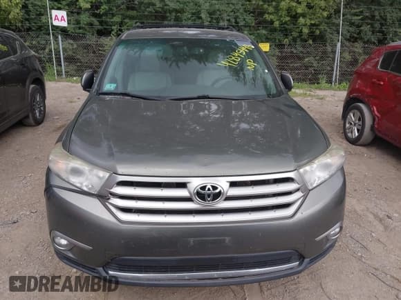 ✅ 2012 Toyota Highlander • VIN: 5TDBK3EH5CS102253 • Lot: 42845446. Wystawiony na IAAI z przebiegiem 159 871 mil. Bezpłatny archiwum sprzedaży aukcyjnych z USA i szczegółowy raport historii pojazdu na DreamBid. Zdjęcie 6.
