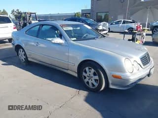 ✅ 2001 Mercedes-Benz CLK 320/430 • VIN: WDBLJ65G21T085022 • Lot: 43552659. Wystawiony na IAAI z przebiegiem 164 737 mil. Bezpłatny archiwum sprzedaży aukcyjnych z USA i szczegółowy raport historii pojazdu na DreamBid. Zdjęcie 1.