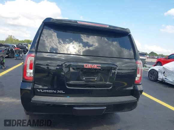 ✅ 2019 GMC Yukon XL SLT • VIN: 1GKS1GKC5KR393986 • Lot: 42215546. Wystawiony na IAAI z przebiegiem 222 156 mil. Bezpłatny archiwum sprzedaży aukcyjnych z USA i szczegółowy raport historii pojazdu na DreamBid. Zdjęcie 16.