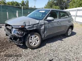 2021 Hyundai Venue SE с VIN KMHRB8A3XMU073329, выставлен на аукционе Copart как лот 56090374 с пробегом 21 219 миль миль и На запчасти • Non repairable. История ставок и продаж доступна на DreamBid. Изображение 1.