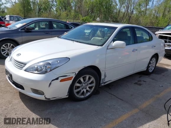 ✅ 2004 Lexus ES 350 • VIN: JTHBA30G945001806 • Lot: 42027534. Wystawiony na IAAI z przebiegiem 132 323 mil. Bezpłatny archiwum sprzedaży aukcyjnych z USA i szczegółowy raport historii pojazdu na DreamBid. Zdjęcie 2.