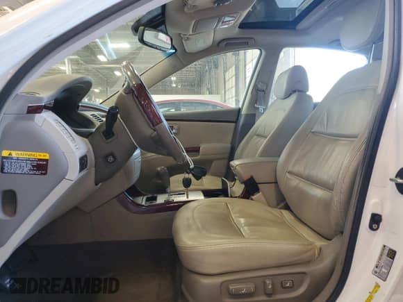 2008 Hyundai Azera Limited с VIN KMHFC46F88A290705, выставлен на аукционе Copart как лот 56882515 с пробегом 114 947 миль миль и Списание • Salvage title. История ставок и продаж доступна на DreamBid. Изображение 7.