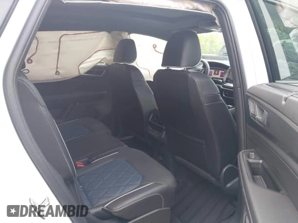 ✅ 2024 Volkswagen Atlas SEL Premium R-Line • VIN: 1V2FE2CA2RC259689 • Lot: 42474355. Wystawiony na IAAI z przebiegiem 2 024 mil. Bezpłatny archiwum sprzedaży aukcyjnych z USA i szczegółowy raport historii pojazdu na DreamBid. Zdjęcie 8.