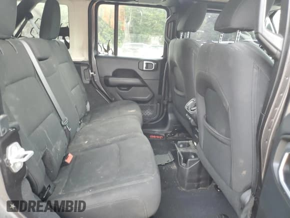 ✅ 2018 Jeep Wrangler Unlimited Sahara • VIN: 1C4HJXENXJW314864 • Lot: 71214395. Wystawiony na Copart z przebiegiem 95 394 mil. Bezpłatny archiwum sprzedaży aukcyjnych z USA i szczegółowy raport historii pojazdu na DreamBid. Zdjęcie 11.