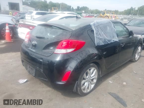 ✅ 2013 Hyundai Veloster w/Gray Int • VIN: KMHTC6AD6DU155445 • Lot: 43285405. Wystawiony na IAAI z przebiegiem 126 975 mil. Bezpłatny archiwum sprzedaży aukcyjnych z USA i szczegółowy raport historii pojazdu na DreamBid. Zdjęcie 4.