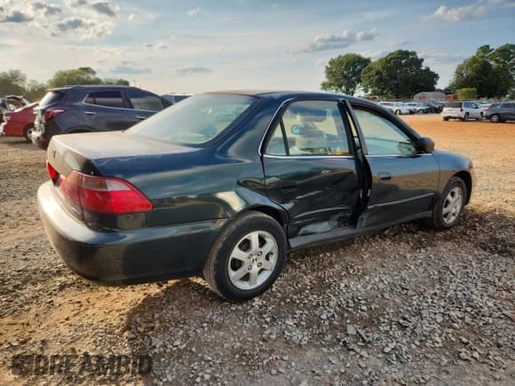 ✅ 2000 Honda Accord SE • VIN: 1HGCG5670YA058305 • Lot: 72060755. Listed on Copart with 194,420 mi. Free auction sales archive from the USA and detailed vehicle history report at DreamBid. Image 3.