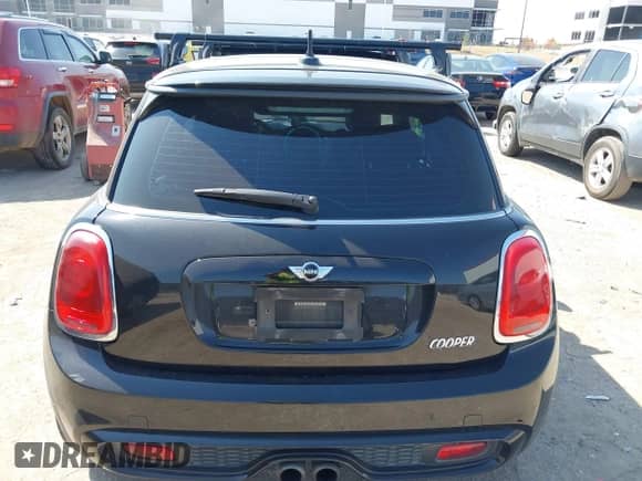 2015 MINI Hardtop S с VIN WMWXP7C50F2A42109, выставлен на аукционе IAAI как лот 43216989 с пробегом 103 483 миль миль и . История ставок и продаж доступна на DreamBid. Изображение 16.
