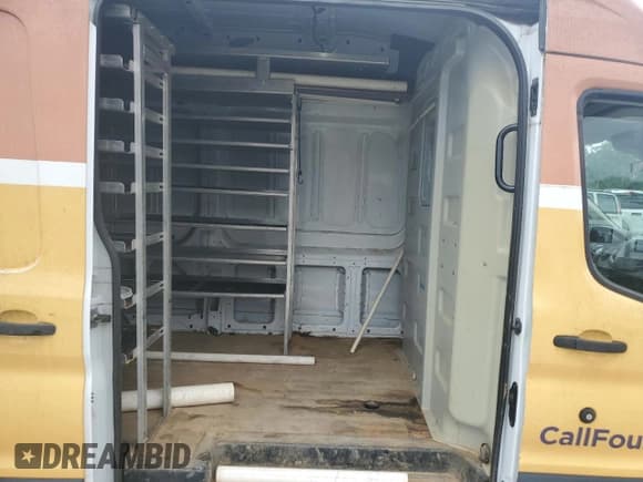 ✅ 2019 Ford Transit • VIN: 1FTBW3XM9KKB37706 • Лот: 95113445. Опубликован ранее на Copart с пробегом 101 763 миль. Бесплатный доступ к архиву аукционных продаж из США и подробный отчёт об истории автомобиля на DreamBid. Изображение 11.