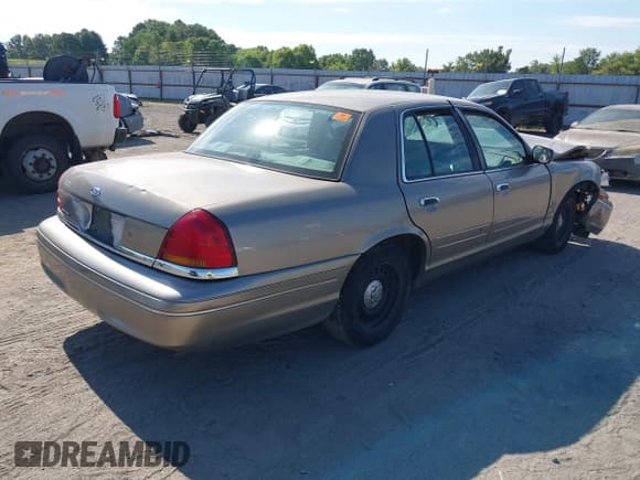 ✅ 2001 Ford Crown Victoria • VIN: 2FAFP73W01X131209 • Lot: 43033250. Listed on IAAI with 241,898 mi. Free auction sales archive from the USA and detailed vehicle history report at DreamBid. Image 4.