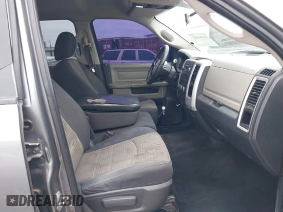 ✅ 2010 Dodge 1500 Sport • VIN: 1D7RB1CT9AS156580 • Lot: 41556082. Wystawiony na IAAI z przebiegiem 250 887 mil. Bezpłatny archiwum sprzedaży aukcyjnych z USA i szczegółowy raport historii pojazdu na DreamBid. Zdjęcie 5.