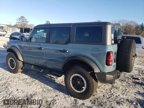 ✅ 2023 Ford Bronco • VIN: 1FMEE5DP0PLB15763 • Lot: 45592725. Wystawiony na Copart z przebiegiem 26 672 mil. Bezpłatny archiwum sprzedaży aukcyjnych z USA i szczegółowy raport historii pojazdu na DreamBid. Zdjęcie 2.